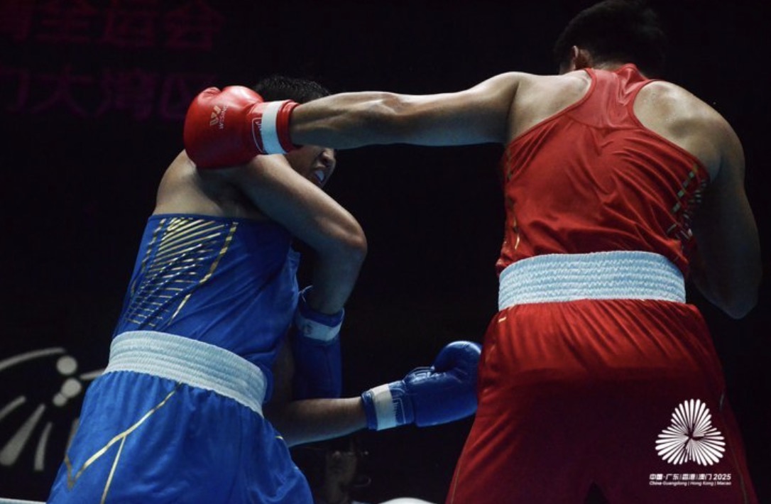 臺(tái)上激戰(zhàn)正酣，臺(tái)下喝采不斷！十五運(yùn)會(huì)拳擊賽場(chǎng)氛圍「拉滿」