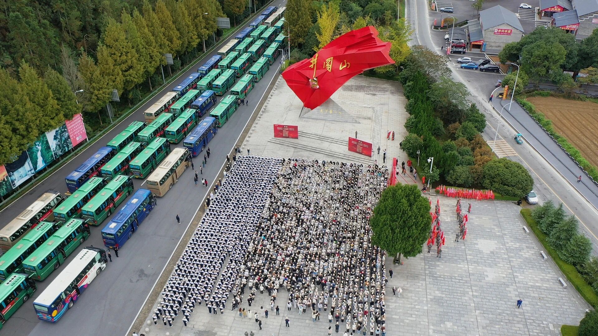 江西永豐縣：六千學(xué)子赴井岡 紅色薪火代代傳