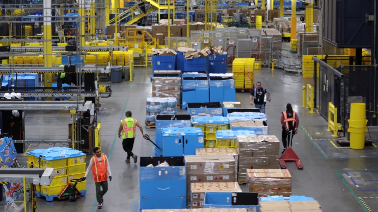 美國就業(yè)市場急轉(zhuǎn)直下 大規(guī)模裁員通知激增 數(shù)據(jù)接連發(fā)出警號