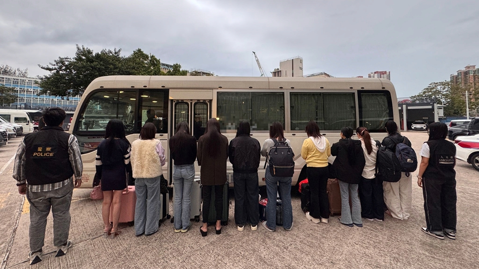 警方元朗掃黃 拘捕26名內(nèi)地女子