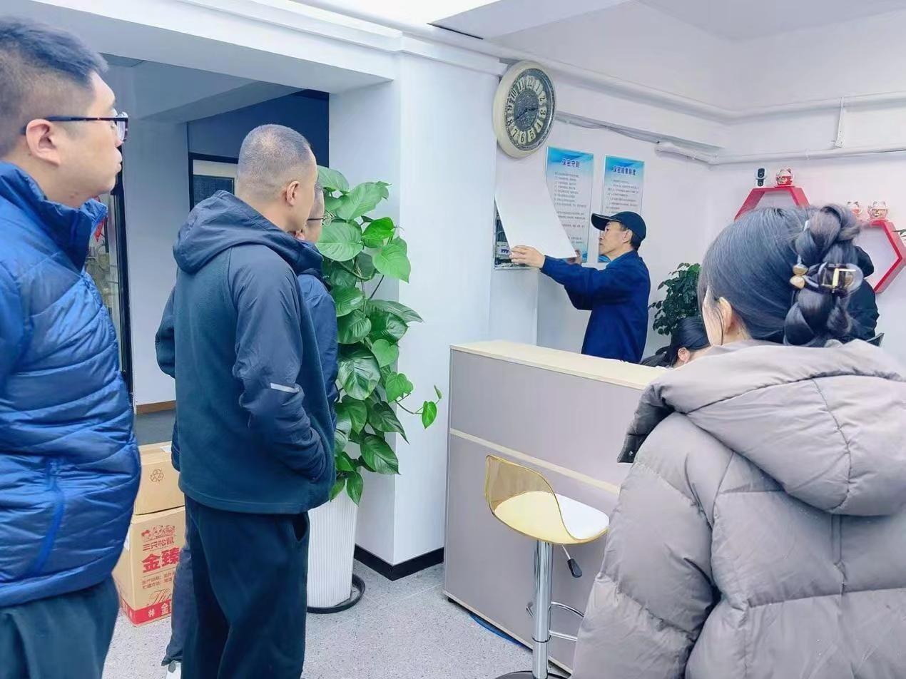 哈市香坊區(qū)中北春城社區(qū)開(kāi)展九小門(mén)店消防安全排查