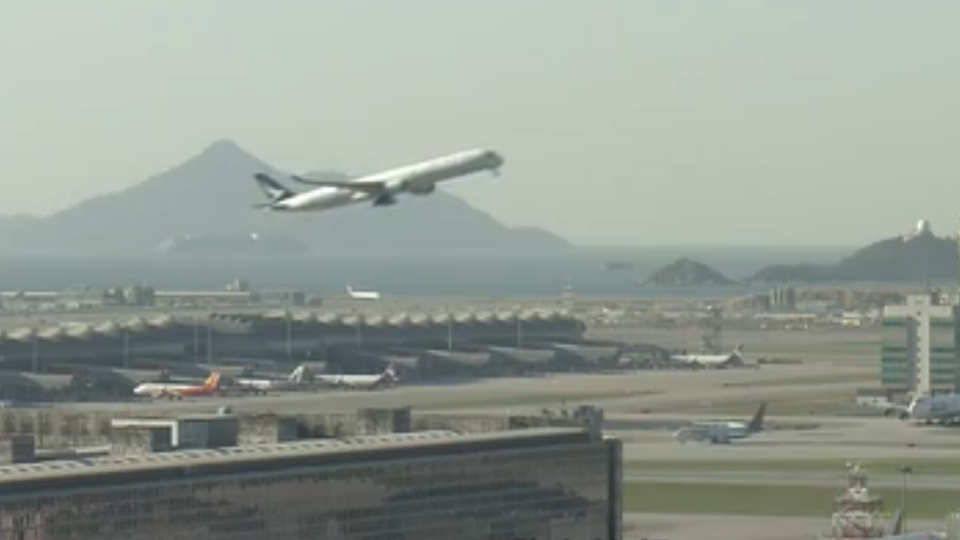 機(jī)場(chǎng)三跑地盤發(fā)現(xiàn)懷疑戰(zhàn)時(shí)炸彈 航班如常升降