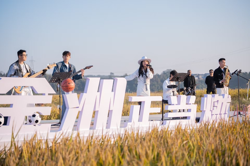 寧鄉(xiāng)金洲上演周末度假潮玩盛宴：稻田音樂(lè)會(huì)+摸魚比賽+非遺美食