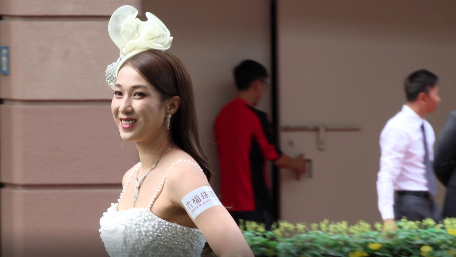 有片丨微博熱搜傳婚變 鍾嘉欣現(xiàn)身否認大讚老公值110分