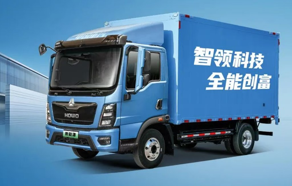中國重汽HOWO新能源輕卡  助你「一路開掛」！