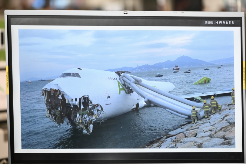 民航意外調(diào)查機(jī)構(gòu)就迪拜抵港貨機(jī)意外發(fā)表初步調(diào)查報(bào)告：飛行過(guò)程正常 一年內(nèi)完成全面報(bào)告 