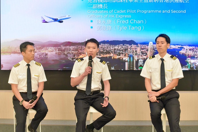 國(guó)際航空學(xué)院首批畢業(yè)生獲香港快運(yùn)聘用 教車(chē)師傅圓夢(mèng)衝上雲(yún)霄