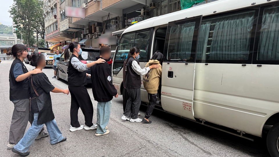 有片〡外傭被解僱留港當(dāng)黑工 入境處「圍網(wǎng)」行動(dòng)拘捕34人