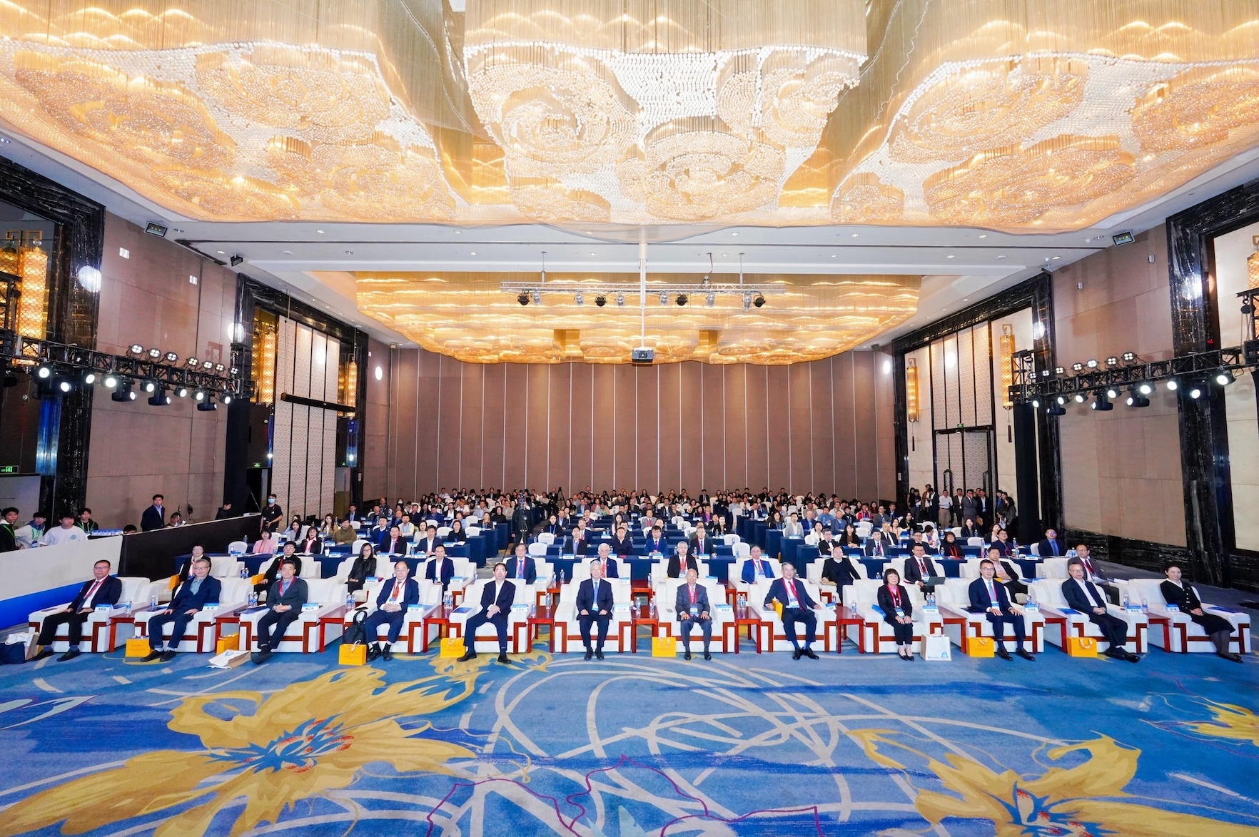   第四屆海峽兩岸社會(huì)辦醫(yī)發(fā)展峰會(huì)在穗舉辦 粵衛(wèi)健委將推「醫(yī)療、人才、藥械」三聯(lián)通深化大灣區(qū)醫(yī)療協(xié)同