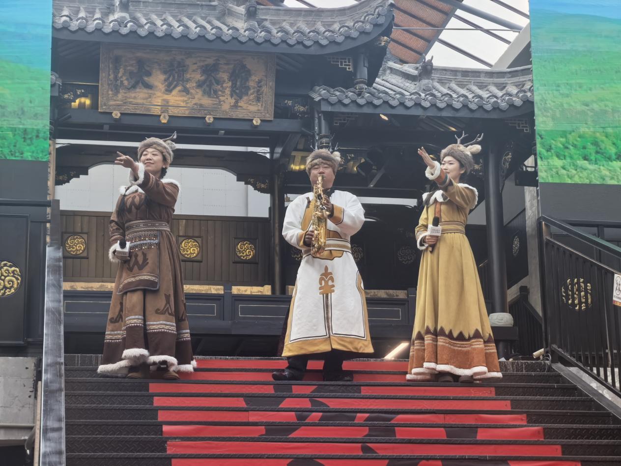 北國冰雪遇川蜀煙火！大興安嶺加格達(dá)奇在蓉城「圈粉」