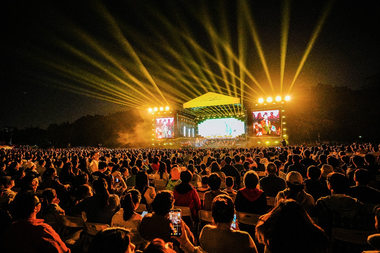 中西交融?全民共創(chuàng) 2025蓮花山草地音樂節(jié)圓滿落幕！