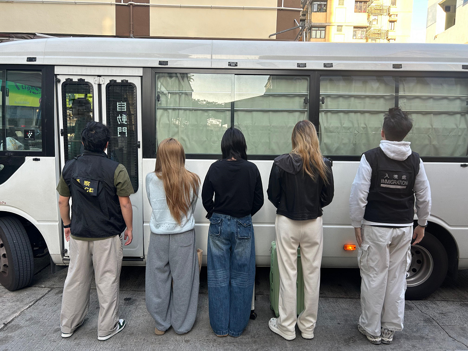 警方新界北區(qū)掃黃拘11內(nèi)地女