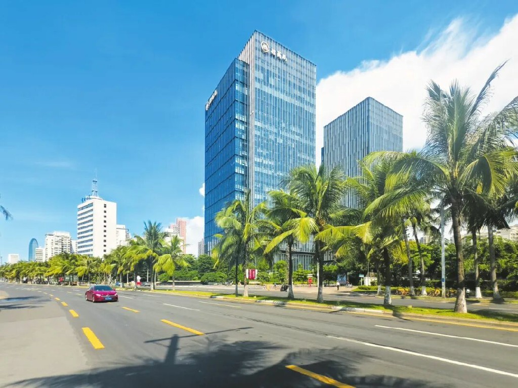 奮進的海口丨?？诖蛟焓袌龌ㄖ位瘒H化一流營商環(huán)境