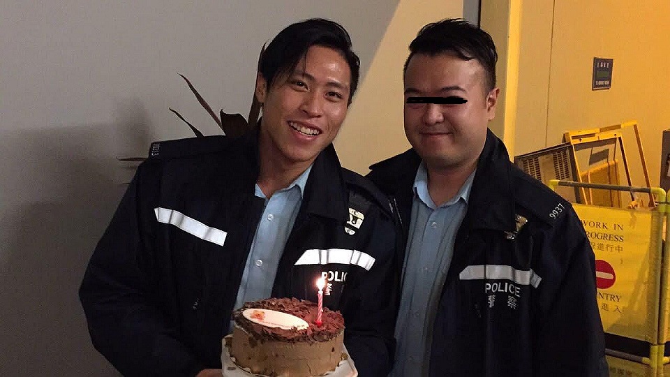 宏福苑大火 | 殉職消防員何偉豪曾任機場特警 警隊消防同袍發(fā)文悼念