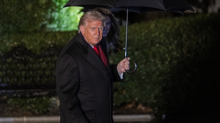 【鑪峰遠(yuǎn)眺】特朗普爭(zhēng)取連任面對(duì)內(nèi)外勁敵