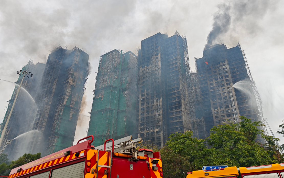 香港潮州商會(huì)、香港汕頭社團(tuán)總會(huì)哀悼大埔宏福苑大火罹難者並提供支援