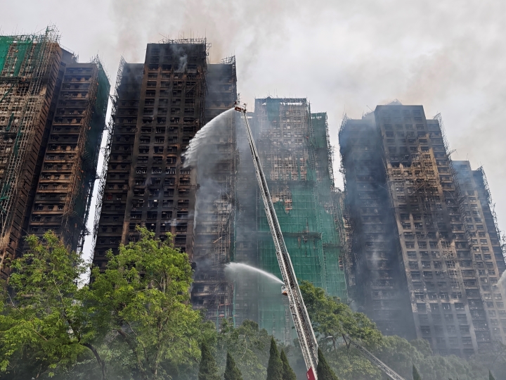 香港江蘇社團(tuán)總會(huì)捐款及物資500萬(wàn) 支援大埔宏福苑火災(zāi)救援