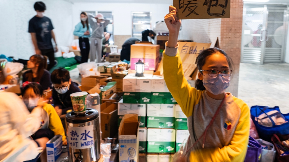 宏福苑大火｜教育局將向大埔區(qū)中小學(xué)及幼稚園分別發(fā)放10萬及5萬津貼