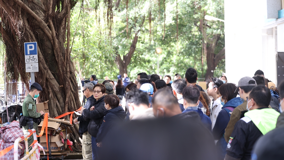 宏福苑大火｜香港島各界社會(huì)服務(wù)基金會(huì)聯(lián)同港島四區(qū)關(guān)愛基金 捐贈(zèng)500萬港元馳援大埔火災(zāi)受災(zāi)市民