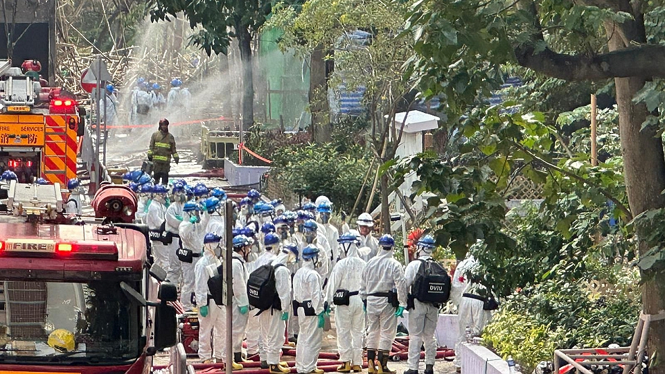 有片〡【宏福苑大火】警方災(zāi)難遇害者辨認(rèn)組到火場搜索遺體