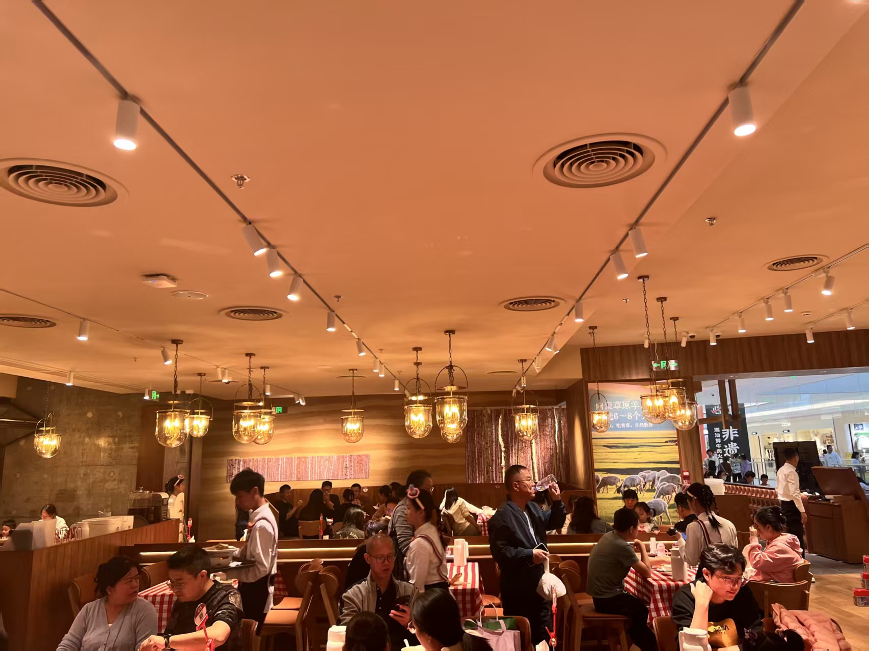 西貝深圳新店再落一子，門店落實(shí)「陽光廚房」