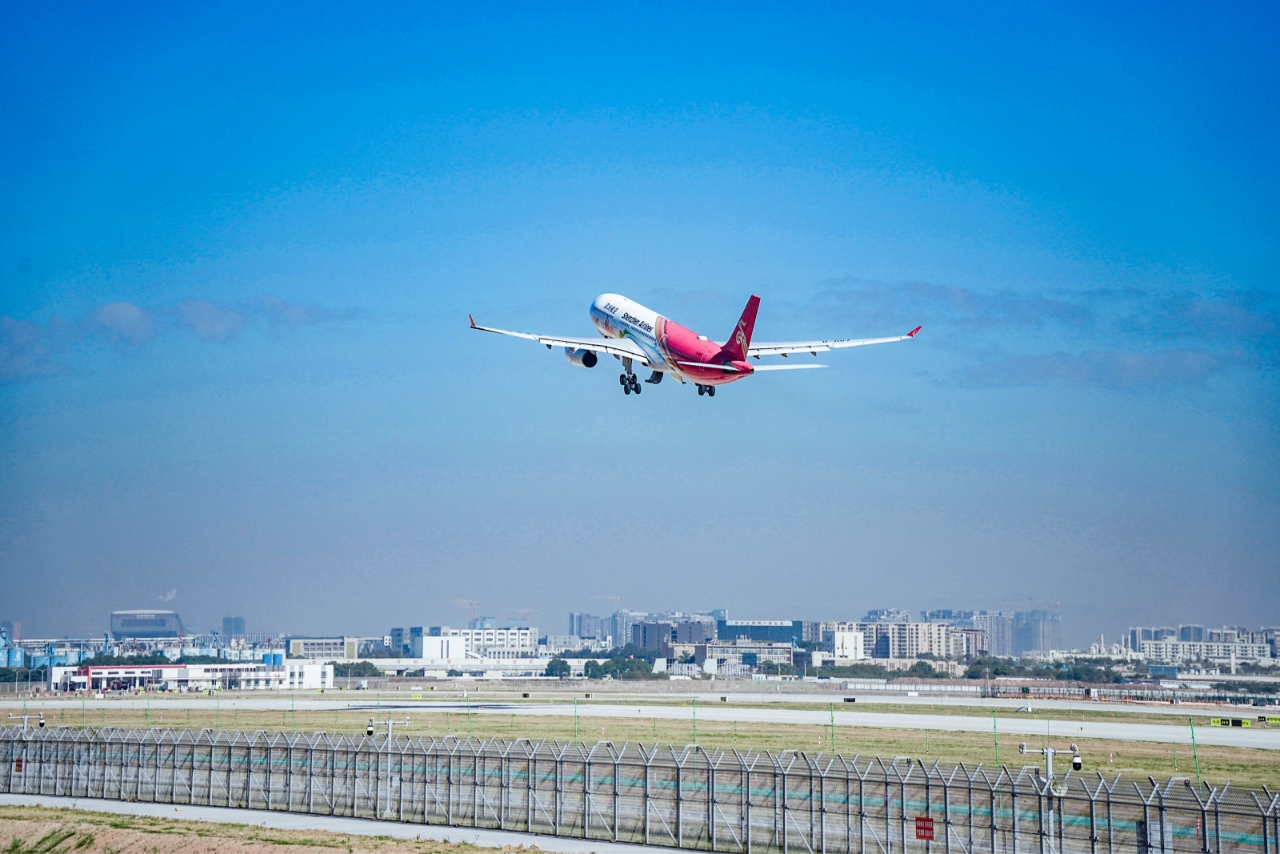 有片｜深圳機(jī)場(chǎng)正式邁入「三跑道時(shí)代」