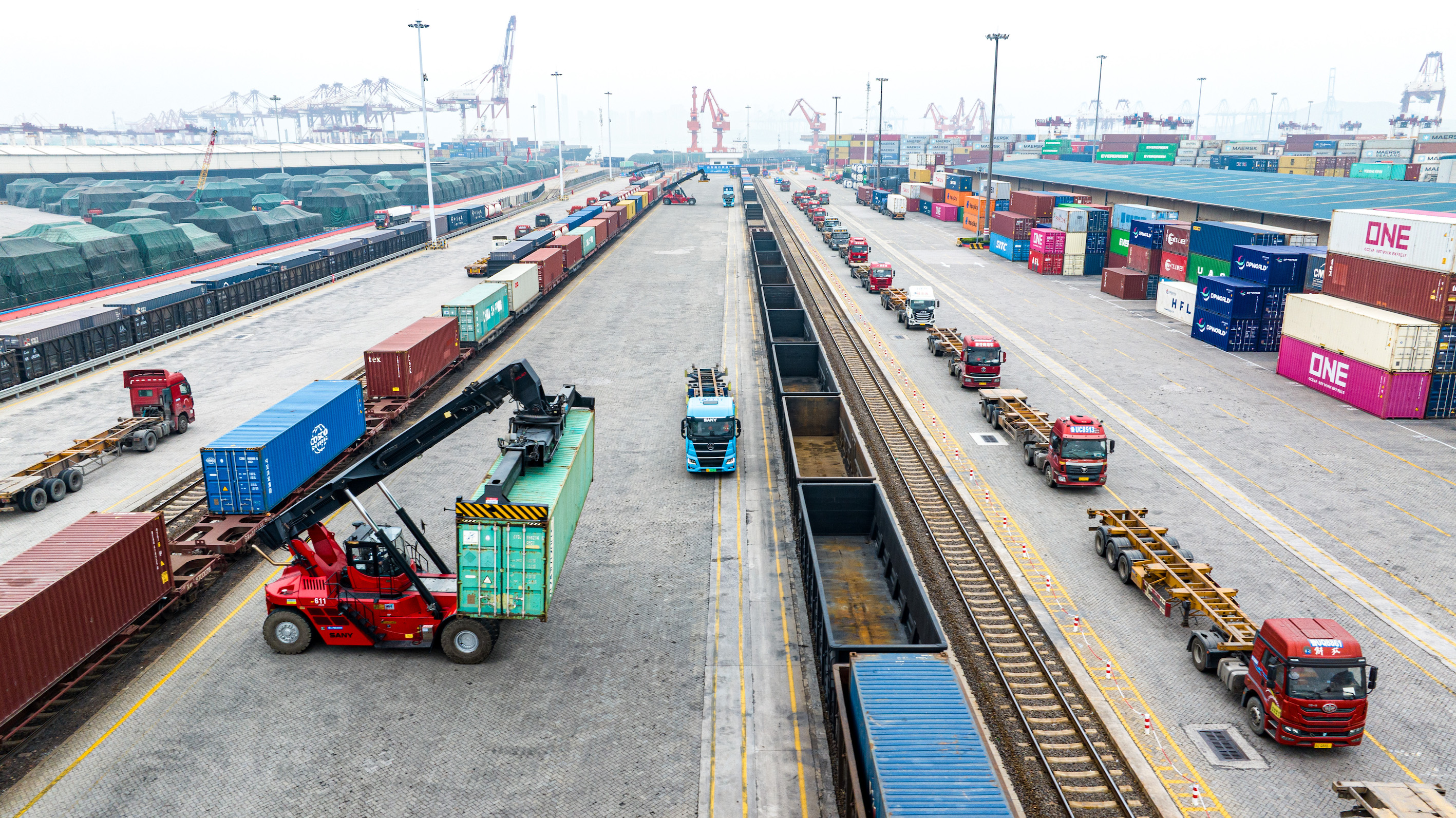 山東港口黃島港站再破單日海鐵聯(lián)運(yùn)裝卸紀(jì)錄