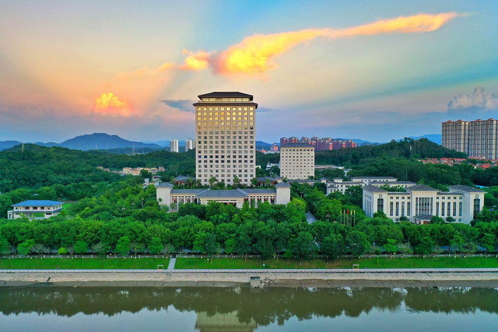 心系同胞 共克時艱 溫氏股份捐贈4000萬港幣及物資