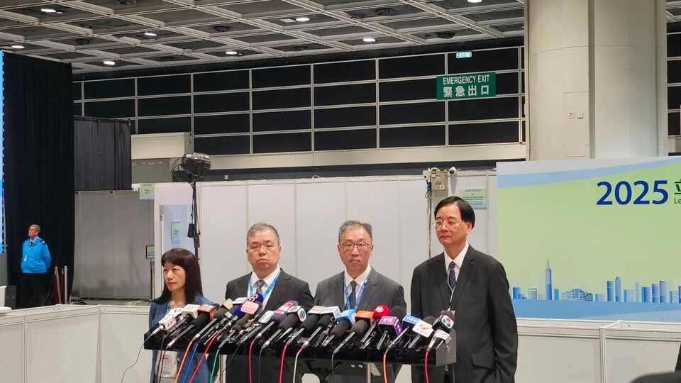 立法會(huì)選舉 | 立法會(huì)選舉今舉行 陸啟康：各投票站運(yùn)作大致暢順