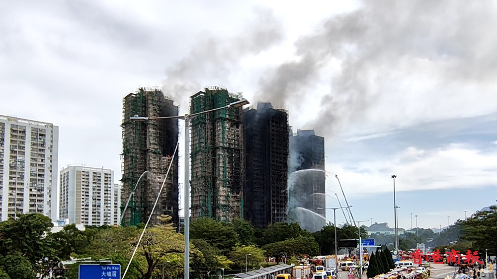 宏福苑大火丨警方為失聯(lián)人士家屬採集DNA樣本 協(xié)助辨別遺體身份