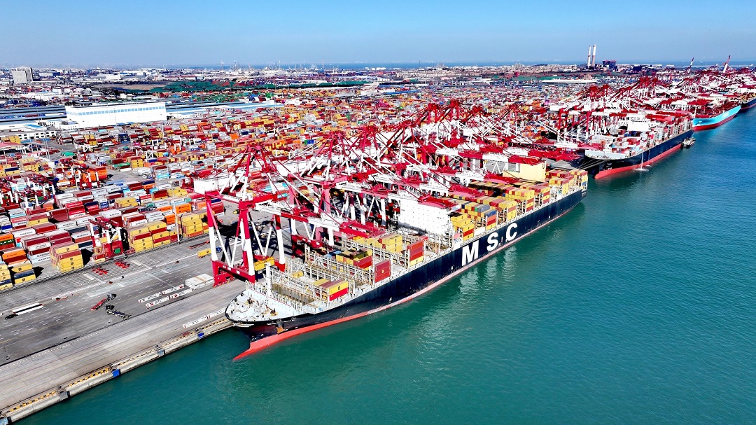 青島港今年貨物吞吐量突破7億噸
