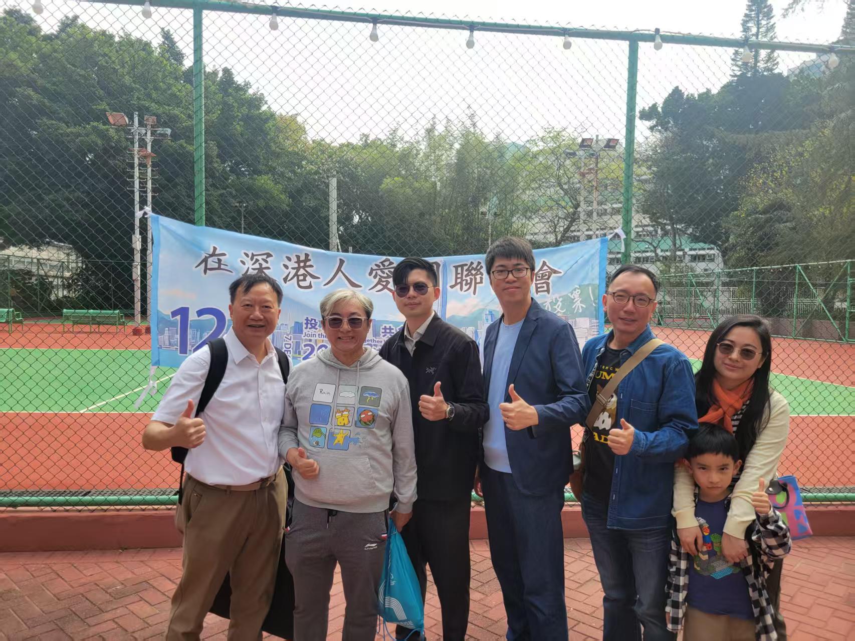 在深港人返港履行公民義務(wù) 上水投票站投上神聖一票