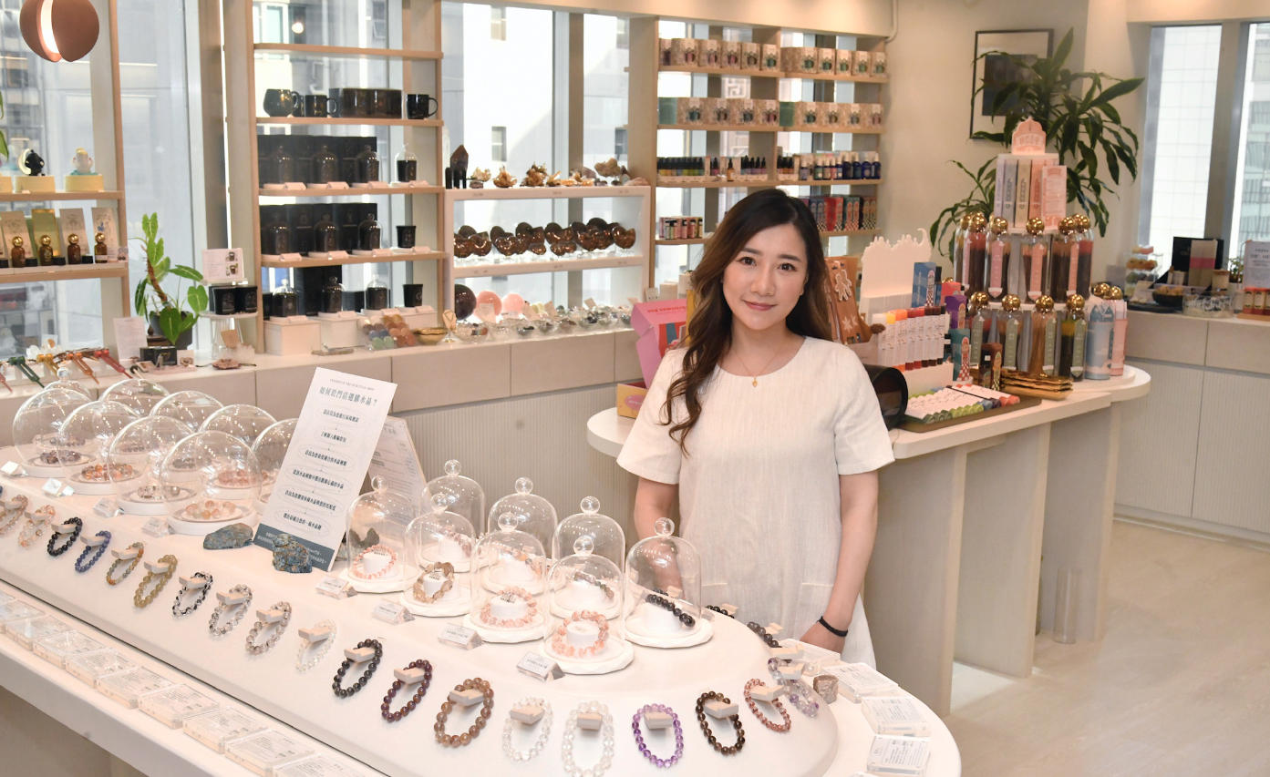 Treehouse The Spiritual Shop創(chuàng)辦人陳蔚菁Janus Chan：領(lǐng)航者推動(dòng)療癒經(jīng)濟(jì) 開(kāi)啟情緒健康新篇章