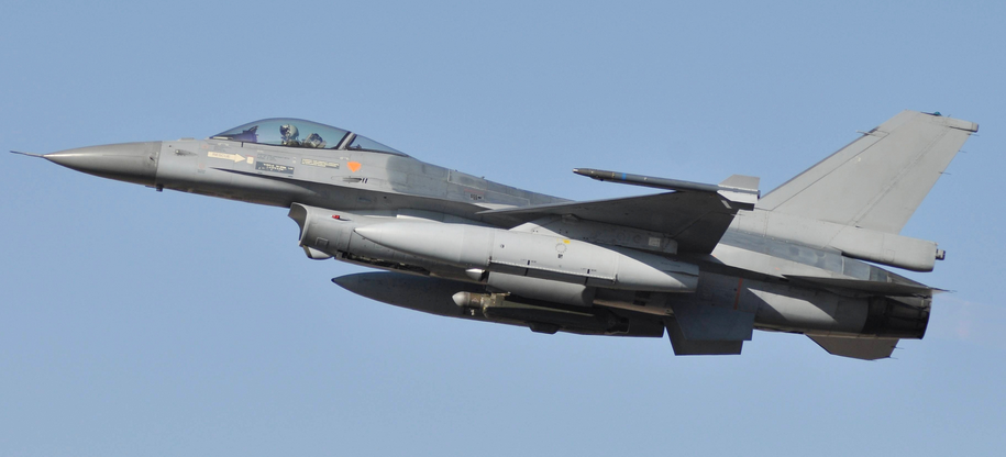 泰軍方派出F-16戰(zhàn)機(jī)空襲柬軍事基地 