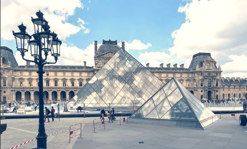 法國盧浮宮盜竊案調(diào)查報(bào)告：重大安保漏洞致嫌犯得手