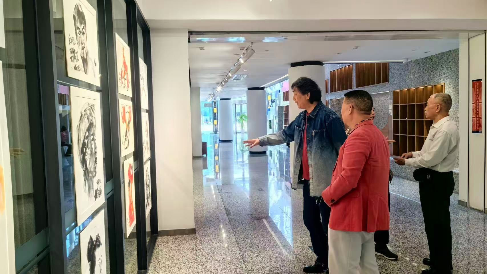 定格全運瞬間 凝聚灣區(qū)深情 ——「瞬間?永恆」十五運會主題速寫畫展亮相寶安區(qū)文化館