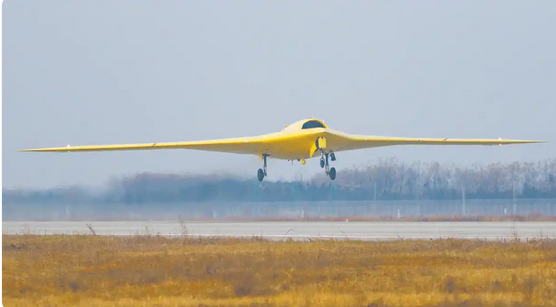 中國(guó)彩虹-7高空高速隱身無(wú)人機(jī)成功首飛