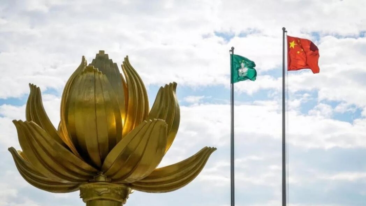 習(xí)近平聽取岑浩輝述職報告 李強蔡奇丁薛祥參加會見