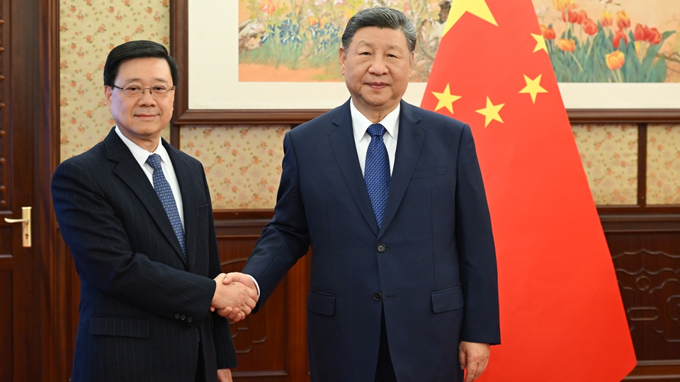 【來(lái)論】團(tuán)結(jié)奮進(jìn)擘畫新篇章——解讀習(xí)近平主席聽(tīng)取李家超行政長(zhǎng)官述職時(shí)的重要講話精神