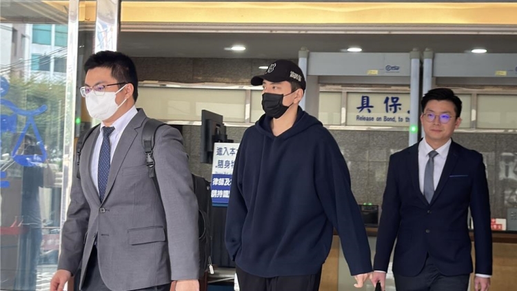 臺媒：逃避兵役「案外案」第三度開庭，王大陸與女友首次一同出庭「拒絕認(rèn)罪」