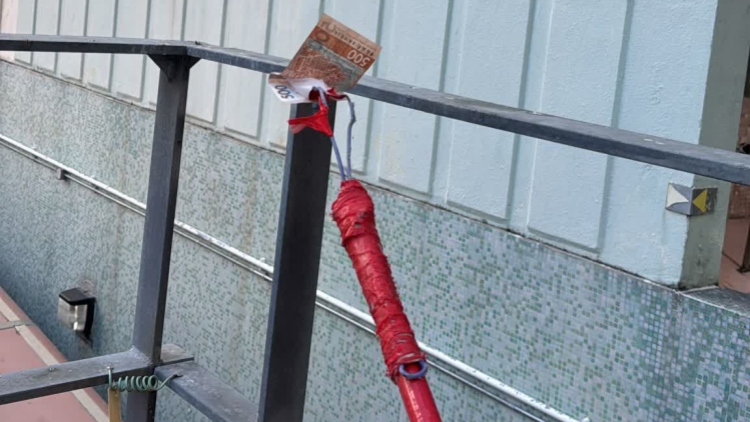 鯉魚門邨失降鈔票部分被燒焦 警列刑事毀壞案檢逾8.8萬元紙幣