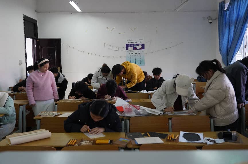 皖屯溪區(qū)：徽派版畫走進(jìn)高校