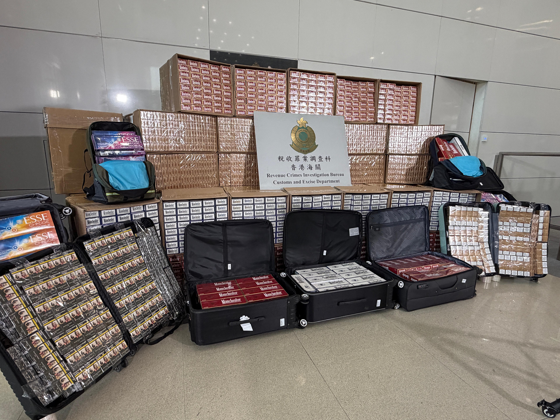 海關(guān)搗破跨國(guó)私煙集團(tuán)拘61人 檢5600萬(wàn)元私煙