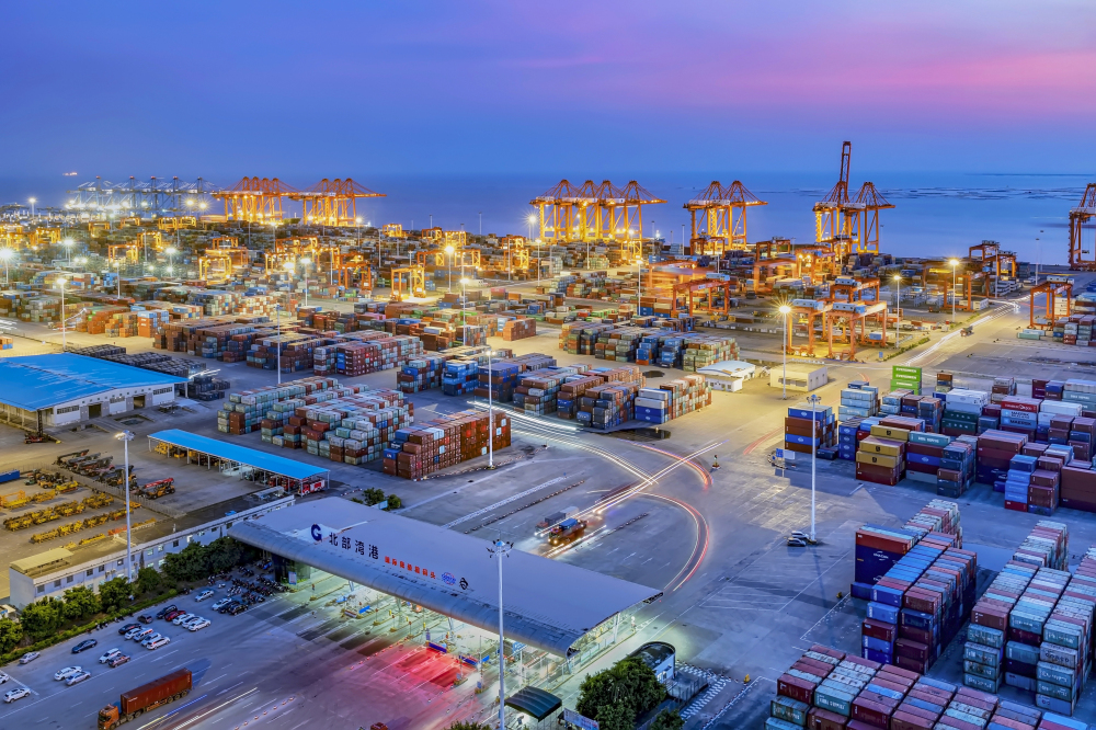 廣西自貿(mào)試驗區(qū)欽州港片區(qū)：「鐵路籠車+滾裝船」模式解鎖臨港經(jīng)濟發(fā)展新空間