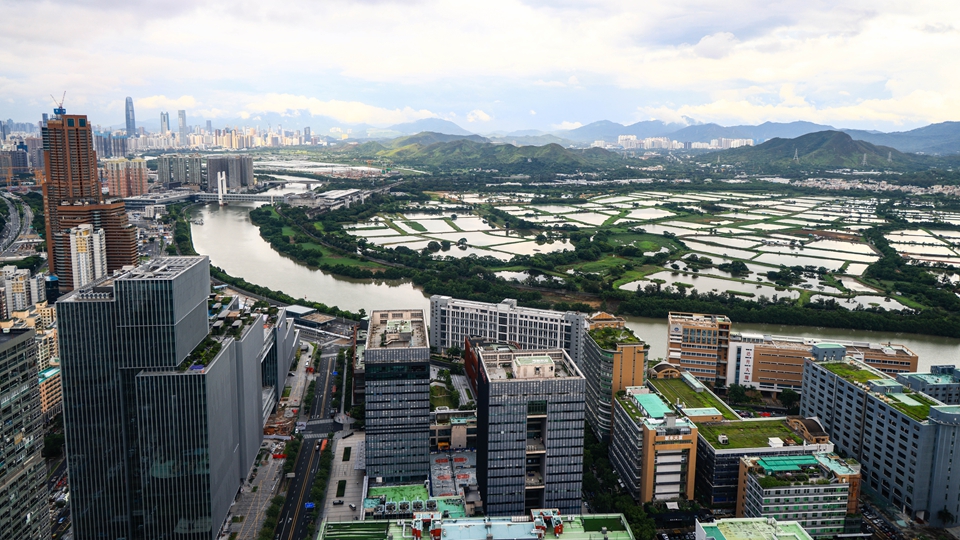 【來(lái)論】主動(dòng)對(duì)接「十五五」規(guī)劃 港深合作啟新程