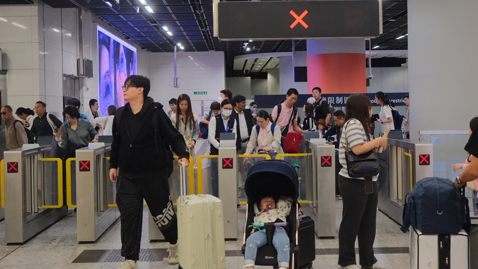 12月22日起訪港旅客使用e-道年齡降至7歲或以上