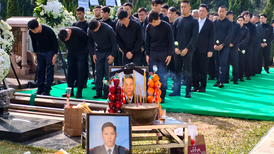 多圖︱【宏福苑大火】何偉豪安葬浩園