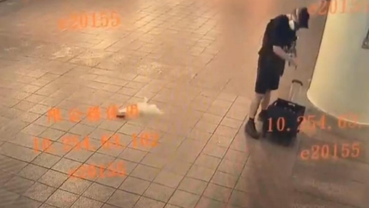 更新丨臺(tái)北車站連環(huán)襲擊已致3死6傷 嫌犯作案前製造汽油彈並縱火