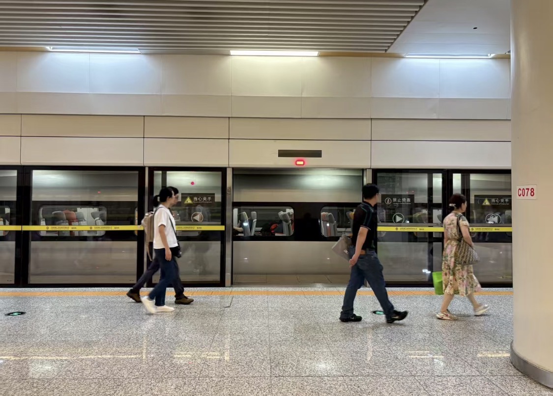 深港雙節(jié)「出行熱」，跨境高鐵「加速度」助力冬日經(jīng)濟升溫