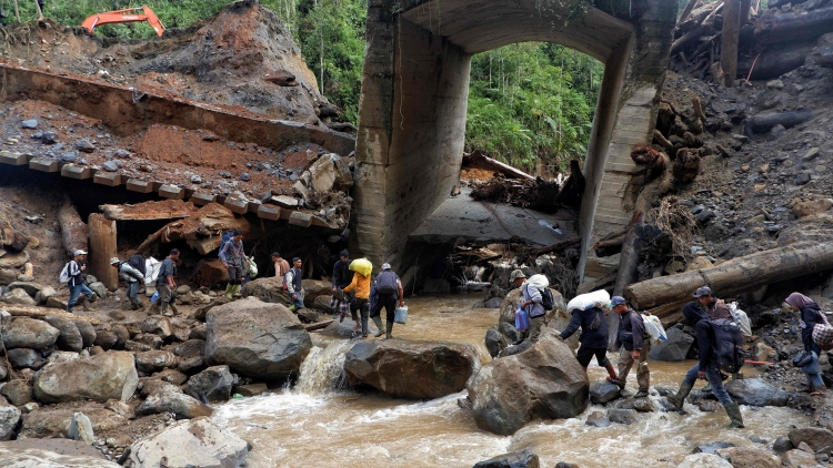 印尼蘇門答臘島洪災和山體滑坡已致1071人死亡